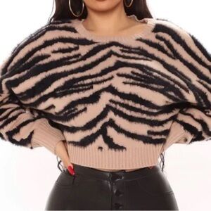 🍂✨ Fashion Nova Zebra Print Fuzzy Cropped Cozy Sweater Size‎ M ✨ 🍂